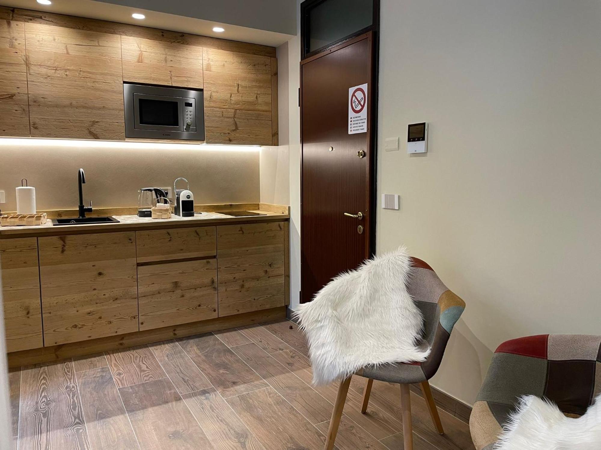 אאוסטה Trilogy Apartment מראה חיצוני תמונה